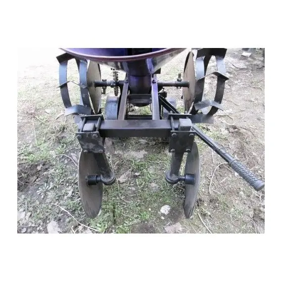 купить Картофелесажалка КСМ-3 с бункером для удобрений, фото  - интернет магазин Вейма Картофелесажалка КСМ-3 с бункером для удобрений, фото  - интернет магазин Вейма